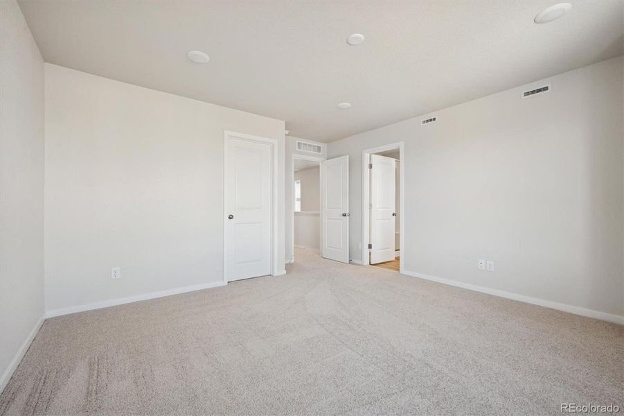 Spacious, unfurnished interior of a new home in Windler, Aurora (Image 9).