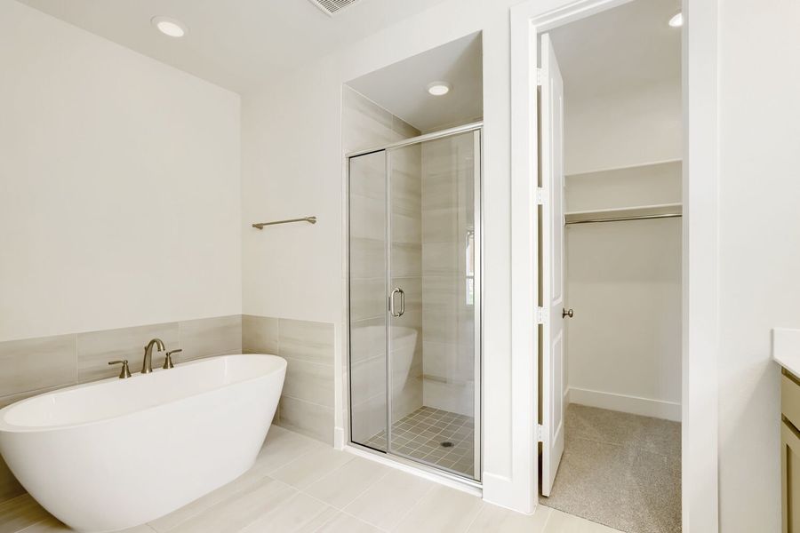 4307 Azalea - Primary Bathroom