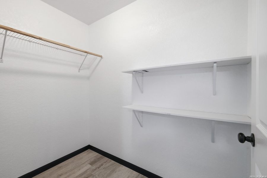Spacious, unfurnished interior of a new home in , Floresville (Image 12).