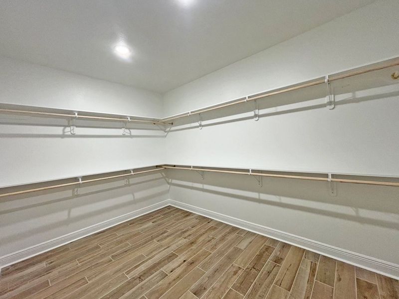 Spacious, unfurnished interior of a new home in Natureview, Freeport (Image 19).