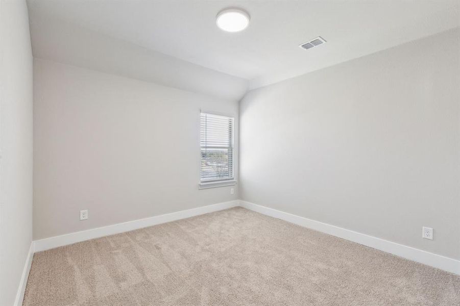 Spacious, unfurnished interior of a new home in Painted Tree Woodland West, McKinney (Image 15).