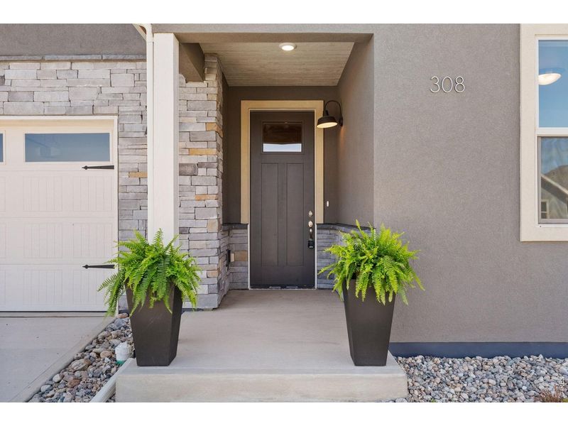 Exterior details and patio area of a home in , Fort Lupton (Image 4).