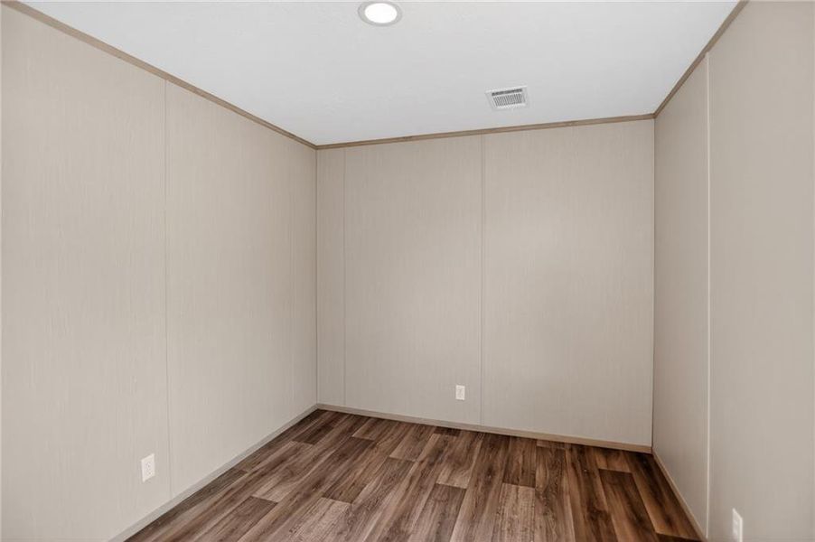 Spacious, unfurnished interior of a new home in , Jasper (Image 13).