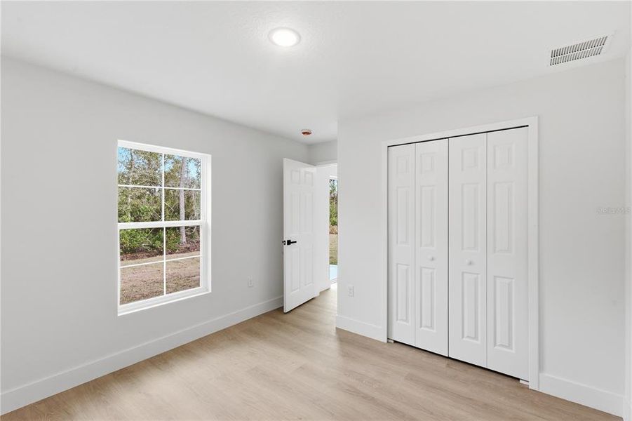 Spacious, unfurnished interior of a new home in , Sebring (Image 17).