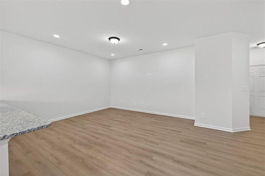 Spacious, unfurnished interior of a new home in Sanders Park, Austell (Image 27).