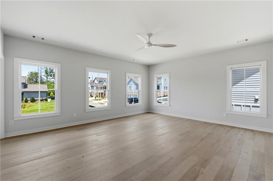 Spacious, unfurnished interior of a new home in , Alpharetta (Image 34).