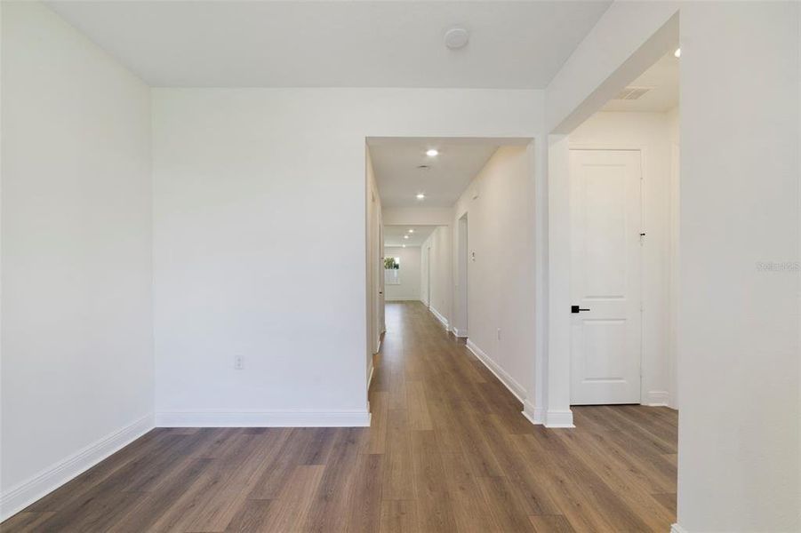 Spacious, unfurnished interior of a new home in Acuera Estates, Apopka (Image 16).