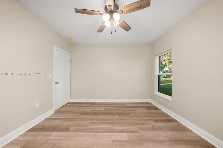 Spacious, unfurnished interior of a new home in , Sebring (Image 27).