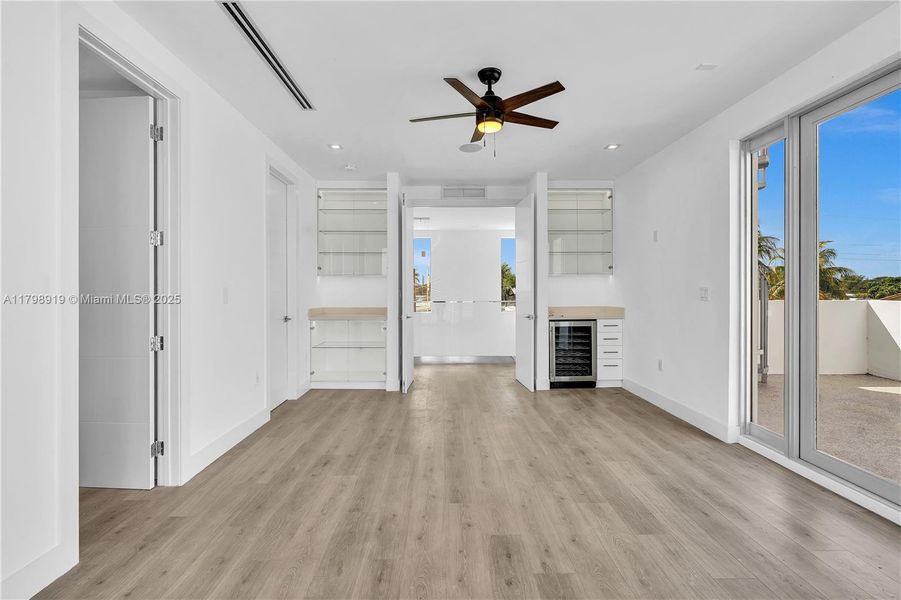 Spacious, unfurnished interior of a new home in , Miami (Image 13).