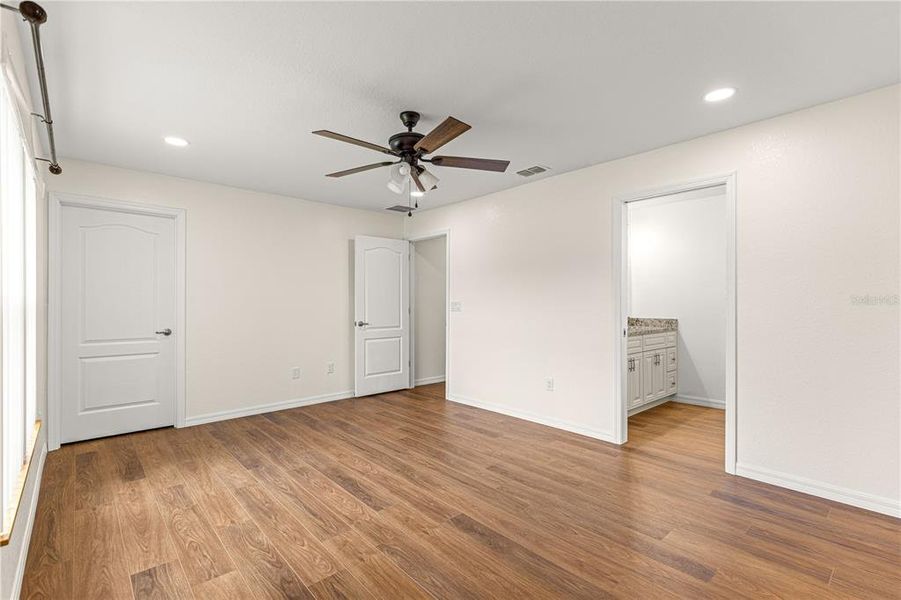 Spacious, unfurnished interior of a new home in , Ocala (Image 28).