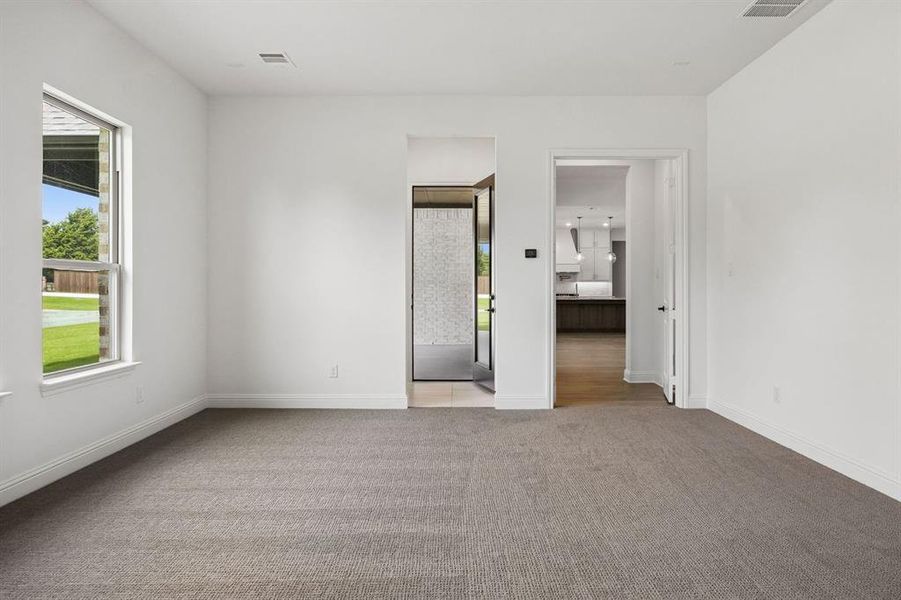 Spacious, unfurnished interior of a new home in Oak Creek Ranch, Midlothian (Image 21). Spacious, unfurnished interior of a new home in Oak Creek Ranch, Midlothian (Image 21).