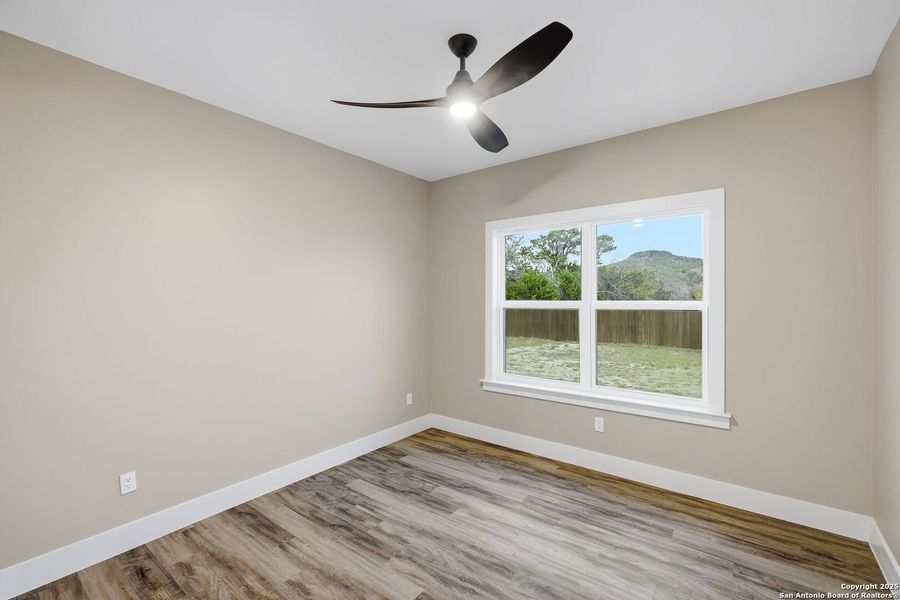 Spacious, unfurnished interior of a new home in , Bandera (Image 25).