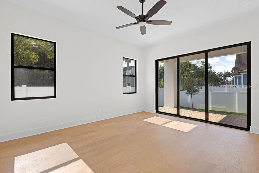 Spacious, unfurnished interior of a new home in , Tampa (Image 24).