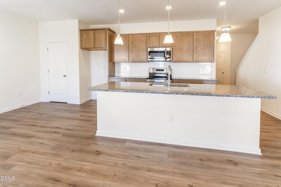 Large Island w/Pendant Lighting