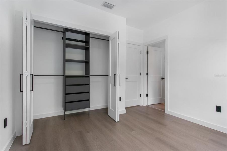 Spacious, unfurnished interior of a new home in , St. Petersburg (Image 24).