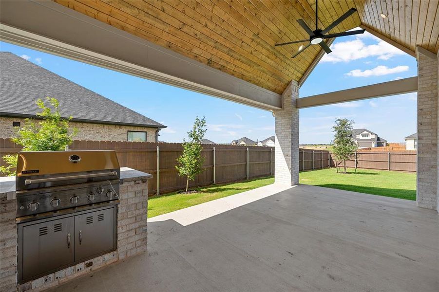 Exterior details and patio area of a home in , Hewitt (Image 4).