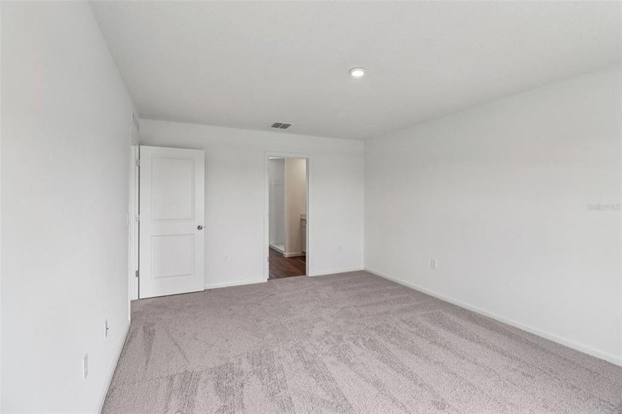 Spacious, unfurnished interior of a new home in Sumter Villas, Sumterville (Image 29).