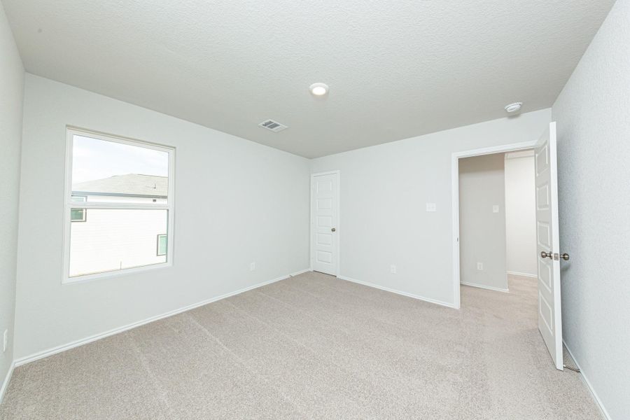 Spacious, unfurnished interior of a new home in Townsend Reserve, Splendora (Image 10).