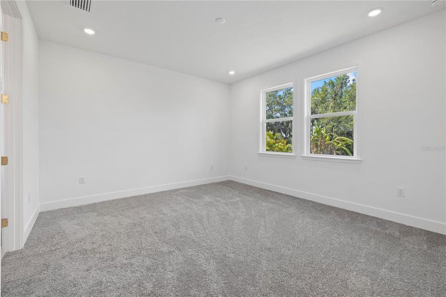 Spacious, unfurnished interior of a new home in , Punta Gorda (Image 19).