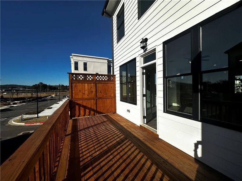 HUGE Entertainers back deck with views of Sawnee Mountain