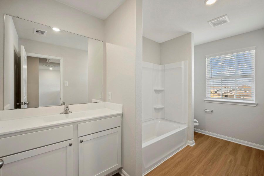 Furnished interior view inside a new home in Lago Mar, Texas City (Image 6).