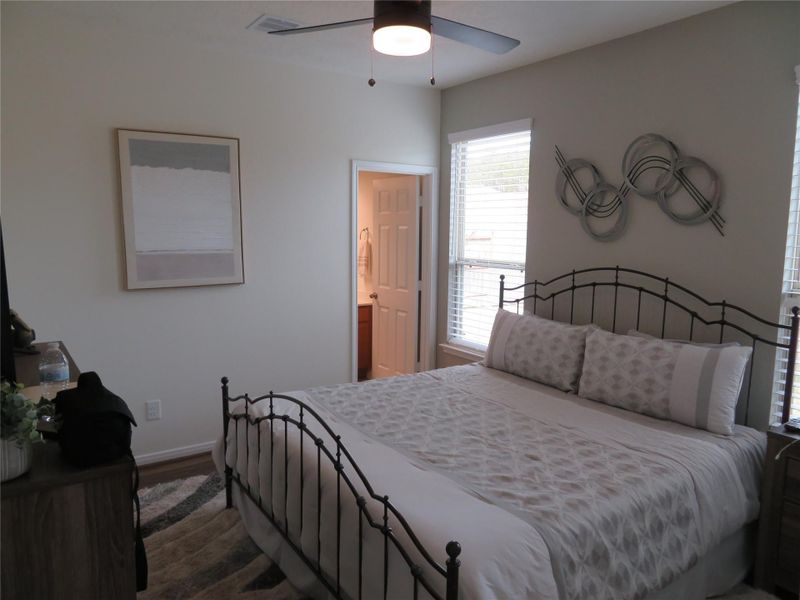 Furnished interior view inside a new home in Sagecrest Trails, Conroe (Image 11). Furnished interior view inside a new home in Sagecrest Trails, Conroe (Image 11).