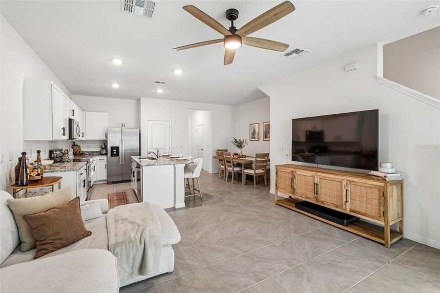 Furnished interior view inside a new home in , Land O' Lakes (Image 19).