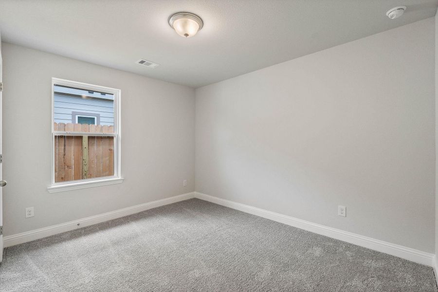 Spacious, unfurnished interior of a new home in Grand Oaks Reserve, Cleveland (Image 11).