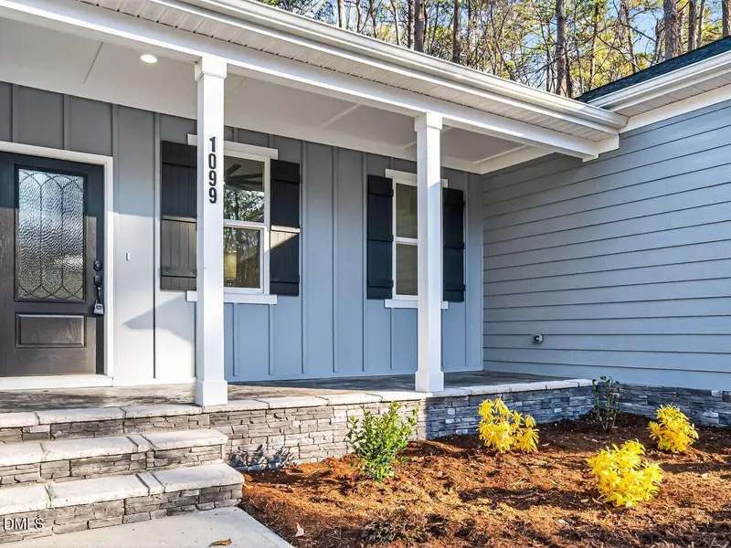 003-1280x960-front-porch