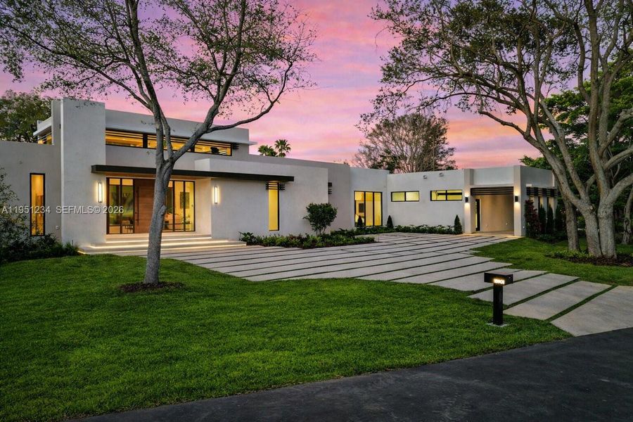 Exterior details and patio area of a home in , Palmetto Bay (Image 28).