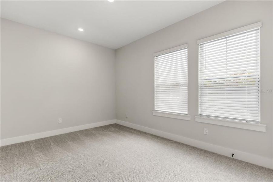 Spacious, unfurnished interior of a new home in , Orlando (Image 20).