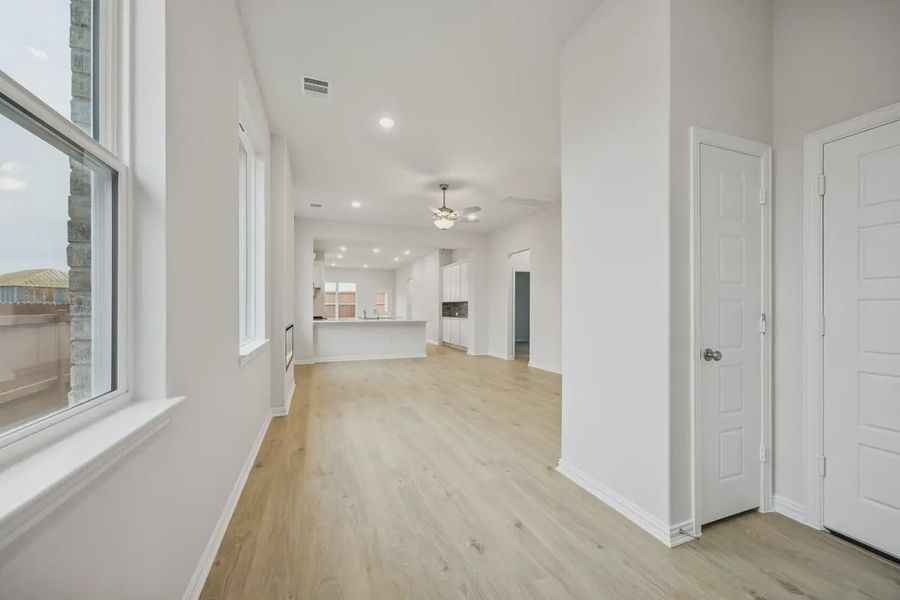 Spacious, unfurnished interior of a new home in Heartland 40's, Heartland (Image 6).