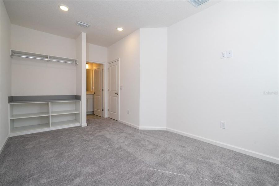 Spacious, unfurnished interior of a new home in Paradiso Grande, Orlando (Image 23).