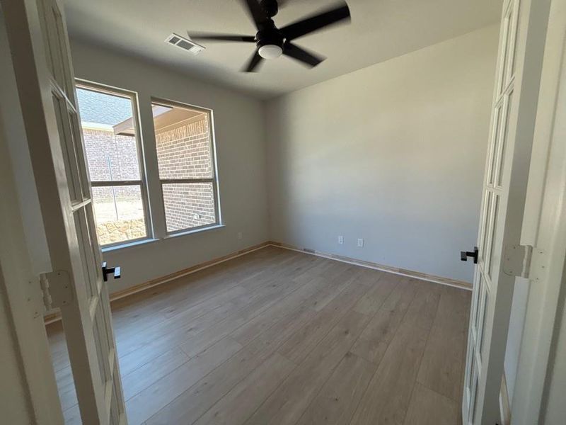 Spacious, unfurnished interior of a new home in Waterford Park, Weatherford (Image 8).