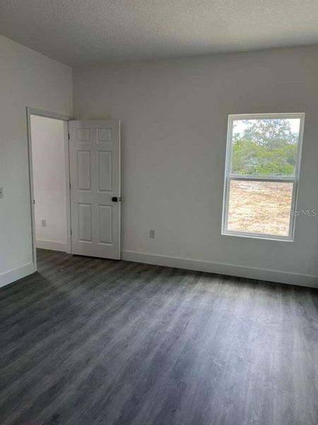 Spacious, unfurnished interior of a new home in , Lake Wales (Image 24).