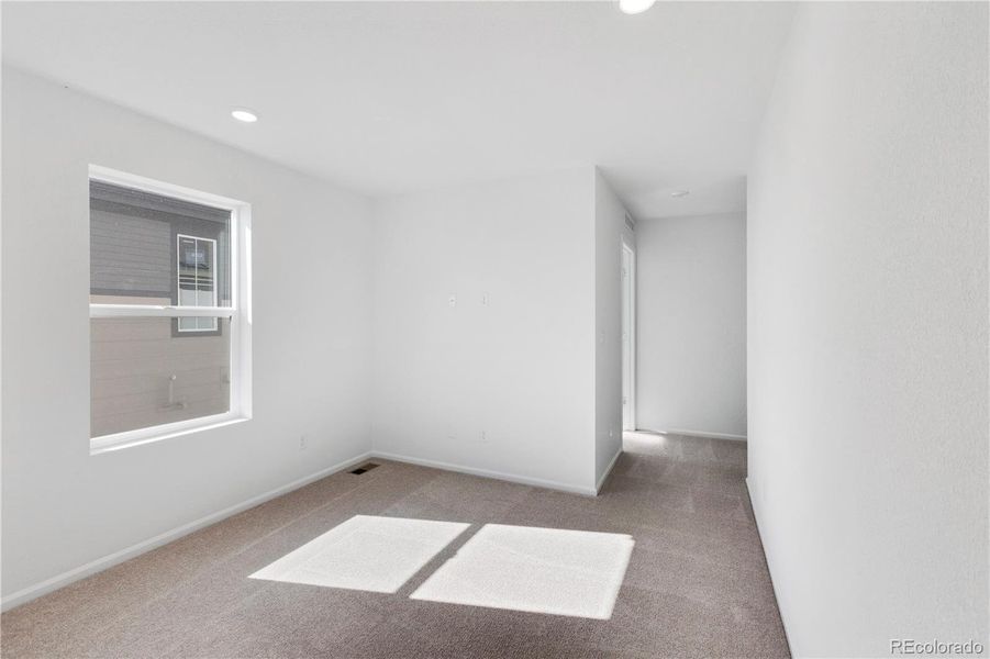 Spacious, unfurnished interior of a new home in , Aurora (Image 9).