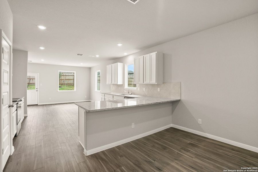 Image 31 of a home in Cinco Lakes.