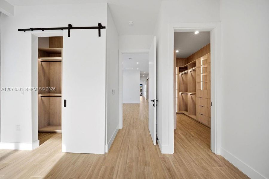Spacious, unfurnished interior of a new home in , Fort Lauderdale (Image 58).