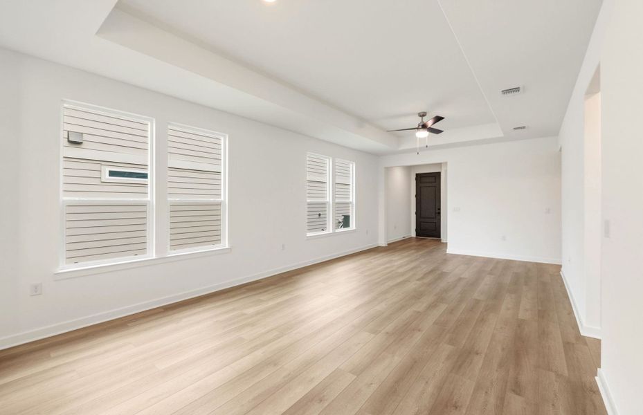 Spacious, unfurnished interior of a new home in Sun City Texas, Georgetown (Image 33).