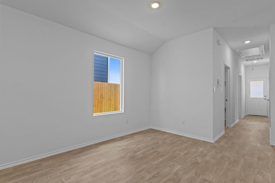 Spacious, unfurnished interior of a new home in Valverde, Bastrop (Image 11).