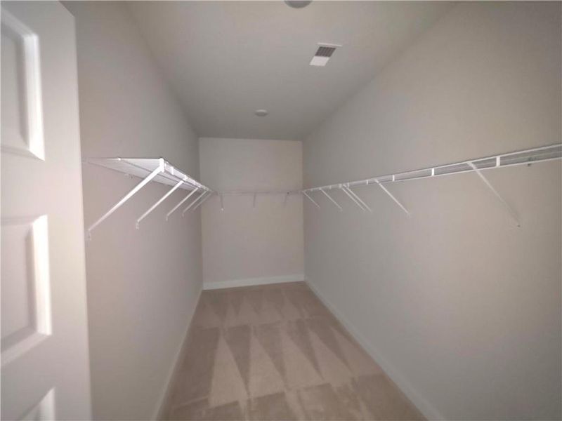 Spacious, unfurnished interior of a new home in Hellen Valley, Braselton (Image 11).