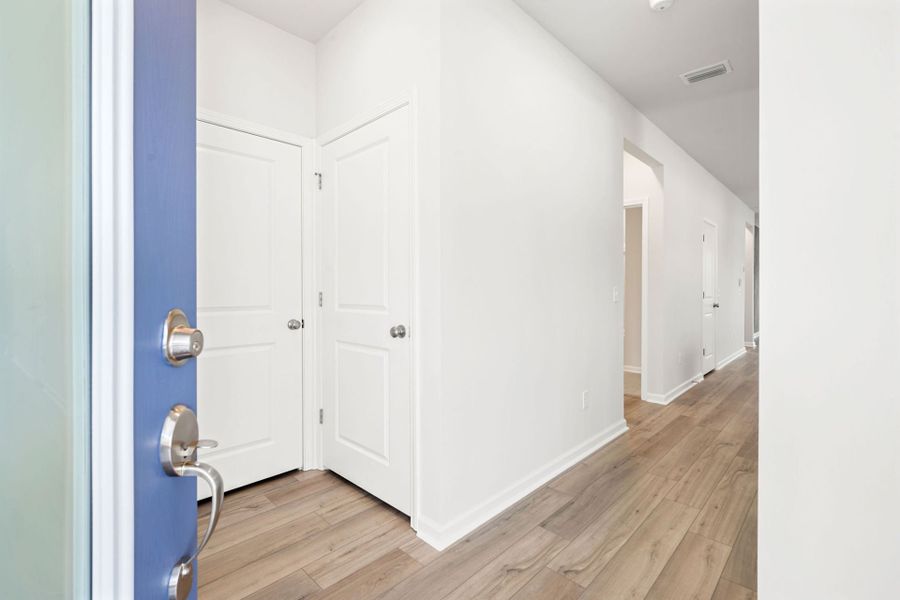 Spacious, unfurnished interior of a new home in Del Webb Savannah at Heartwood, Richmond Hill (Image 15).