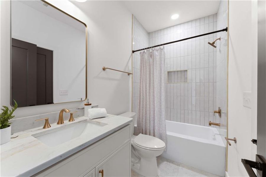 Furnished interior view inside a new home in , Atlanta (Image 15).