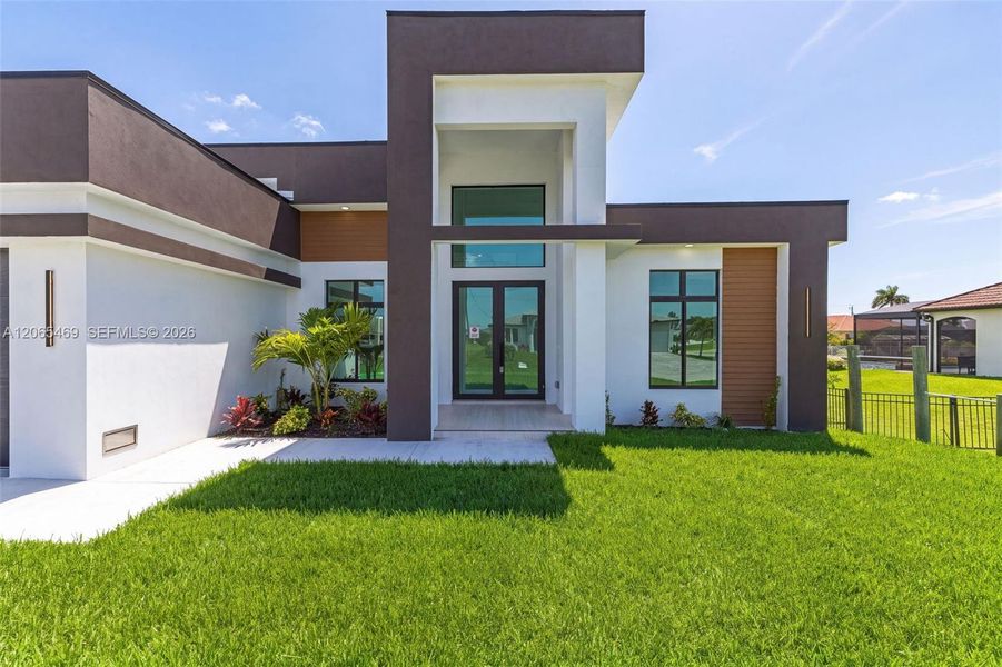 Exterior details and patio area of a home in , Cape Coral (Image 22).