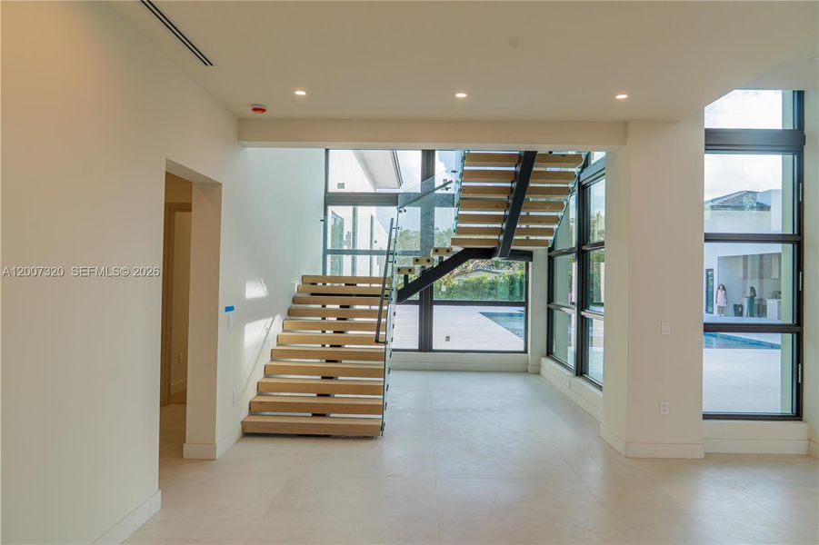 Spacious, unfurnished interior of a new home in , Pinecrest (Image 7).