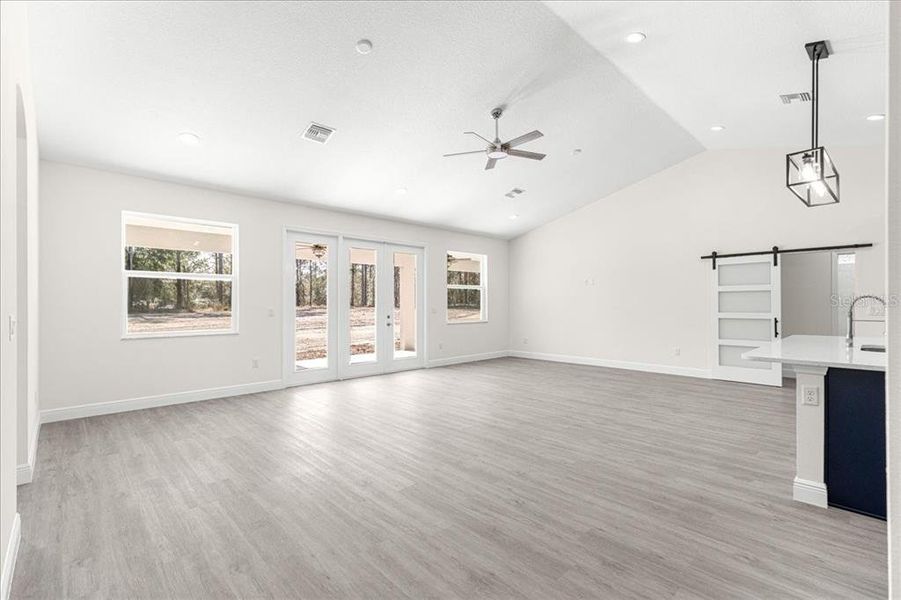 Spacious, unfurnished interior of a new home in , Dunnellon (Image 25).