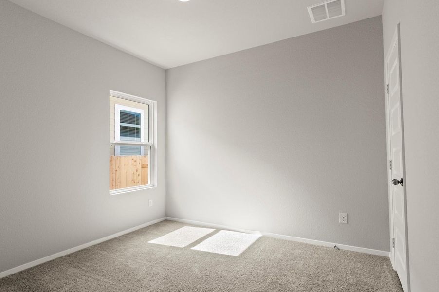 Spacious, unfurnished interior of a new home in Cloverleaf, Austin (Image 17).
