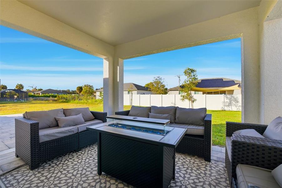 Exterior details and patio area of a home in , Cape Coral (Image 4).