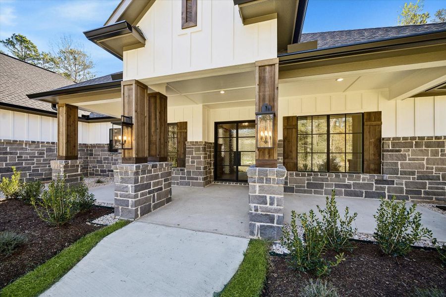 Exterior details and patio area of a home in , Huntsville (Image 4).