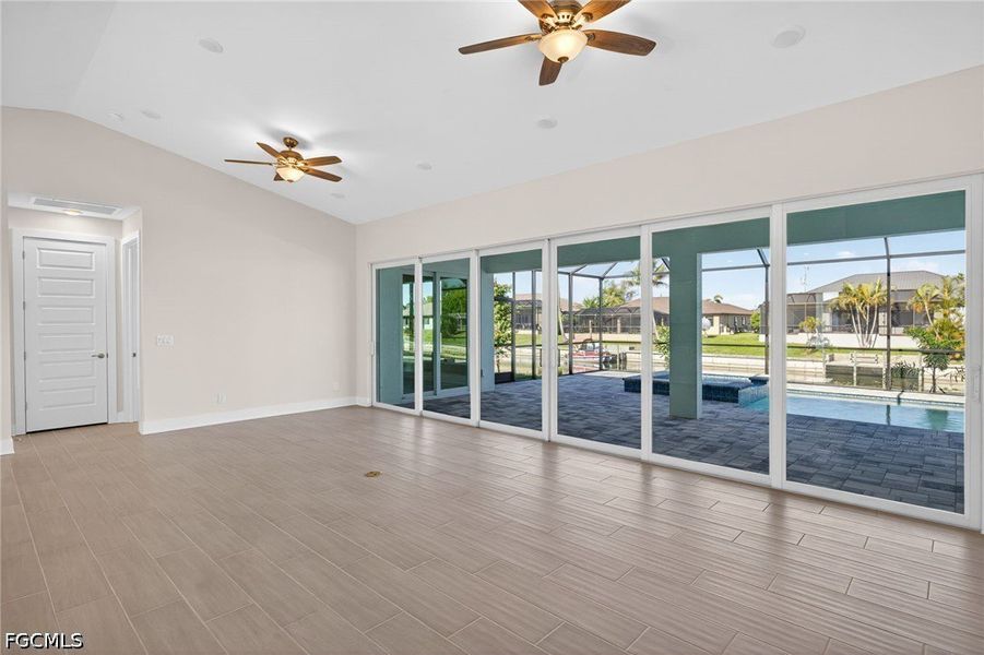 Spacious, unfurnished interior of a new home in Cape Coral, Cape Coral (Image 28).